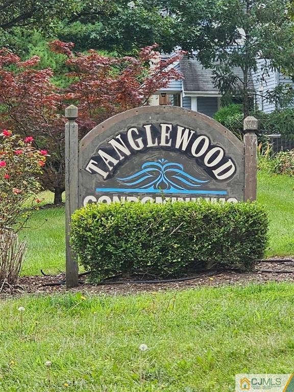 Building Photo - 5 Tanglewood Ct