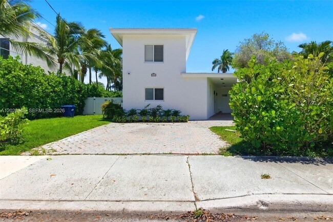Building Photo - 1510 S Treasure Dr
