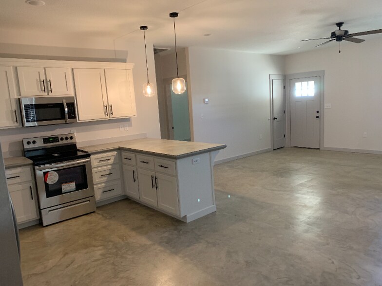 Building Photo - 4608 Wolf Run Trl