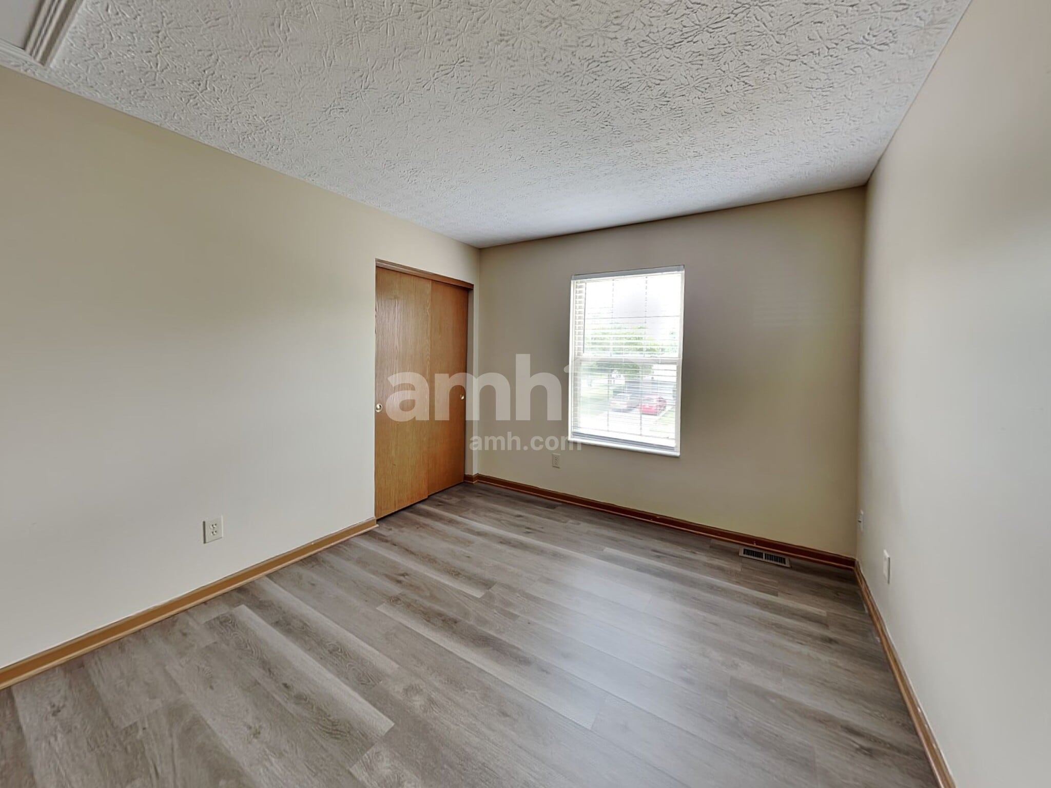 Building Photo - 8190 Pelham Dr
