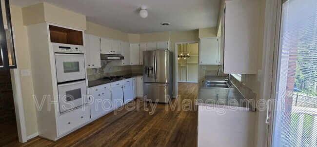 Building Photo - 7297 Moss Ln