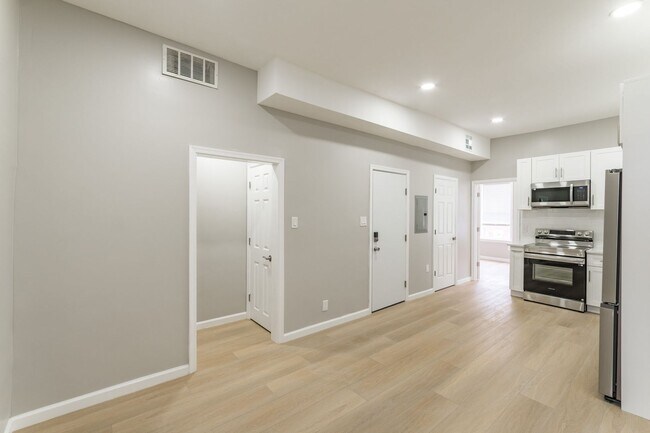 Building Photo - 2827 W Girard Ave