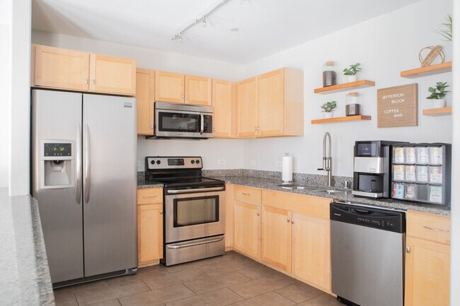 Building Photo - 145 N Jackson St