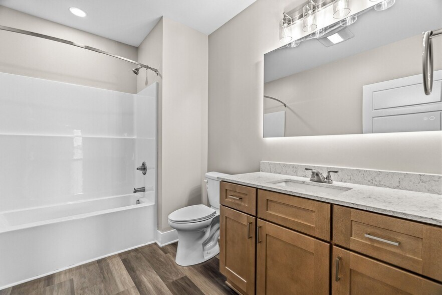 Building Photo - 172 E Gardner St