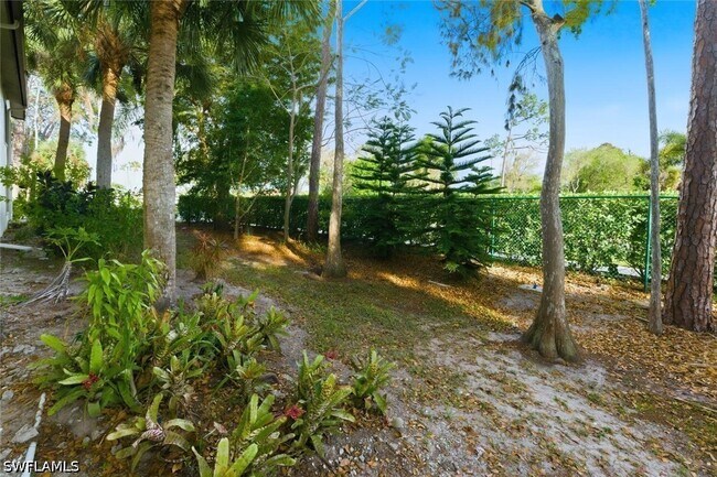 Building Photo - 9570 Crescent Garden Dr