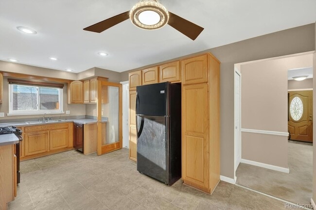 Building Photo - 11223 Hemlock Dr