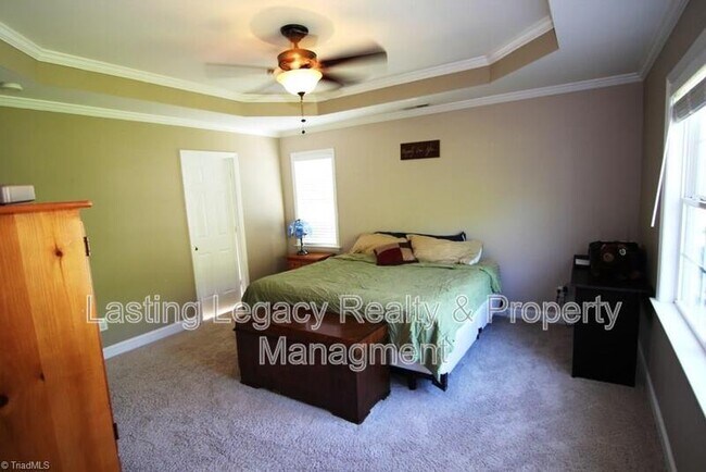 Building Photo - 950 Wellesley Pl Dr