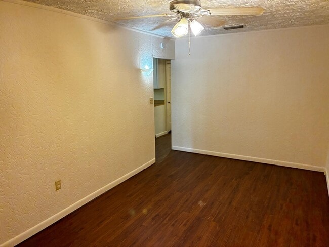 Building Photo - 8743 Buttercup St