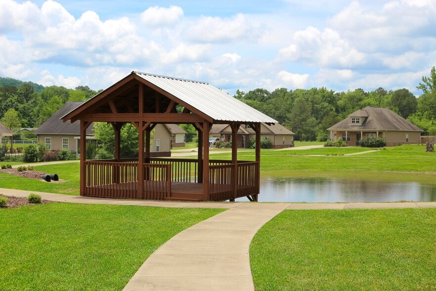 Building Photo - 484 Clover Cir