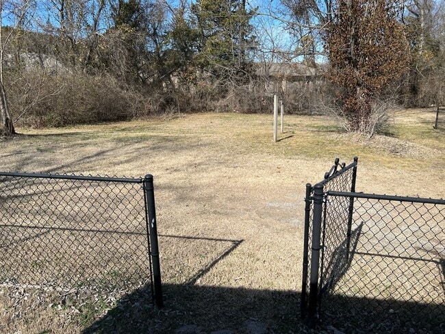 Building Photo - 2 Bed, 2 Bath Single Level Home Near Downt...