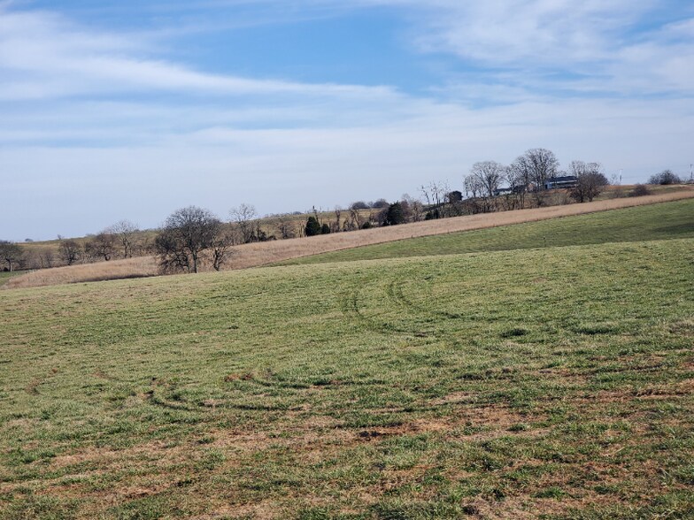 Building Photo - 4823 Drake Rd