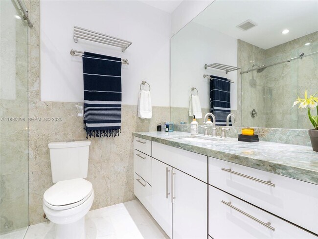 Building Photo - 1617 NE 157th Ter