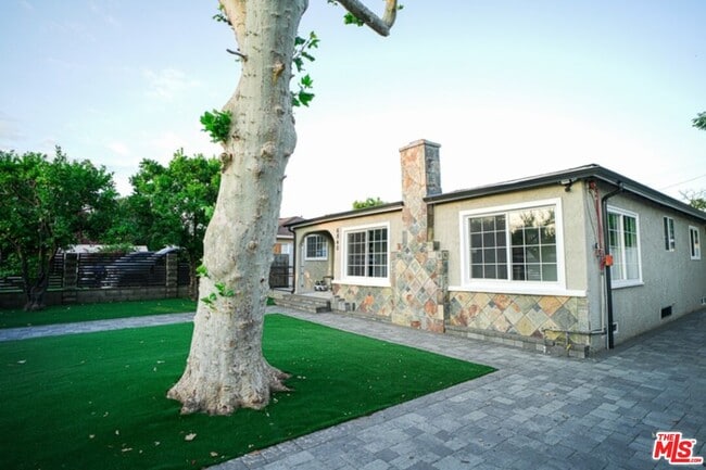 Building Photo - 6840 Nestle Ave