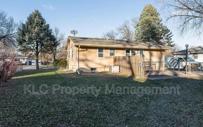 Building Photo - 230 Bel Aire Dr