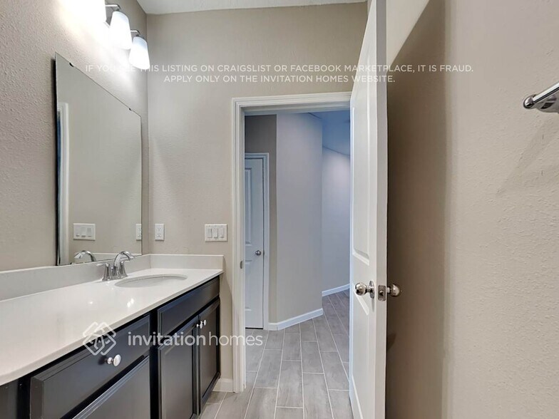 Building Photo - 9760 Lovage Ln