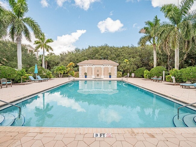 Building Photo - 801 N Swim Club Dr