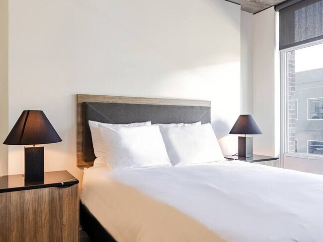 Building Photo - 1550 NW Naito Pkwy