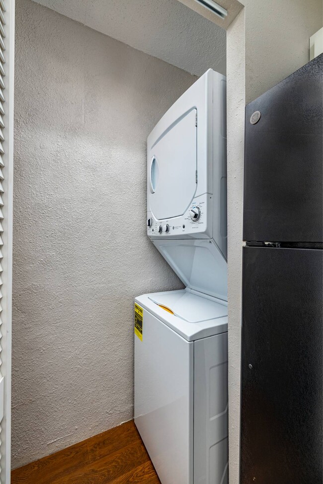 Building Photo - Meridian Luxury Condominiums