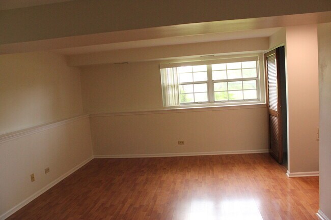 Building Photo - 410 Ashwood Ct