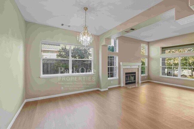 Building Photo - Beautiful Home in Peacock Creek