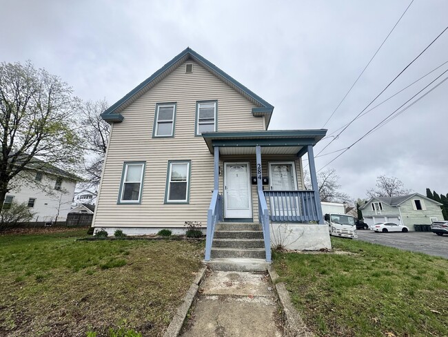 Building Photo - 284 Mechanic St