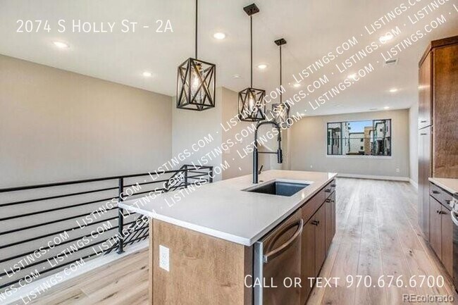 Building Photo - 2074 S Holly St