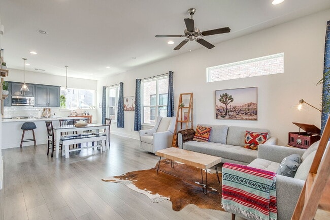 Building Photo - Newly Constructed Townhome Just Steps Off ...