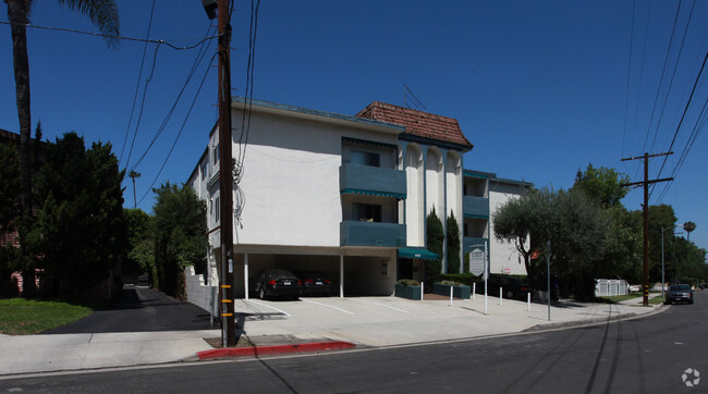 Primary Photo - La Maison
