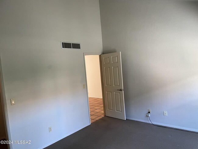Building Photo - 5380 N Calle Del Rocio