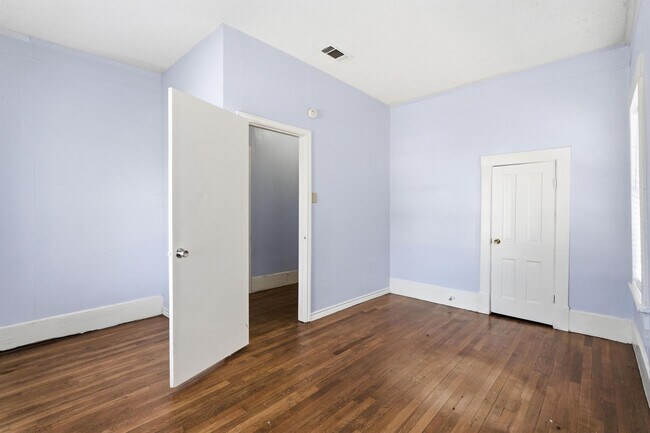 Building Photo - 516 Mill St