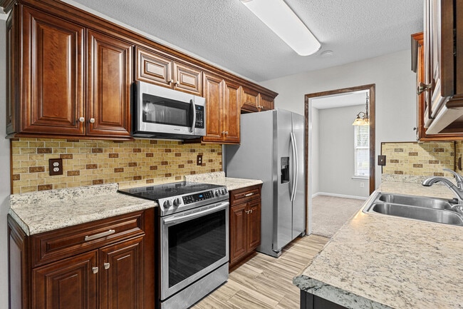 Building Photo - 5 Astor Ct