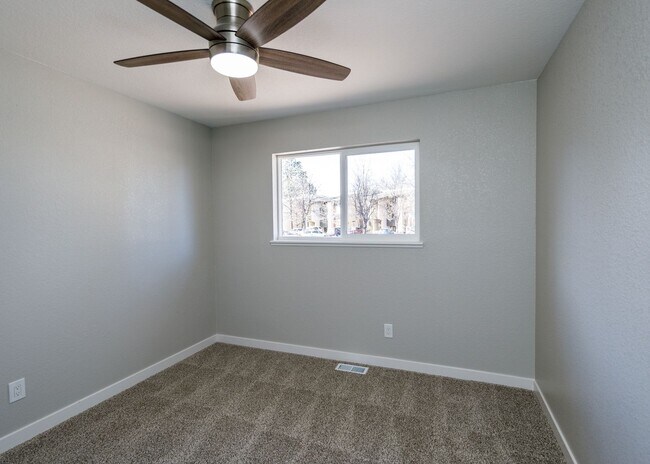 Building Photo - Newly Remodeled 5 Bed Home with Huge Yard