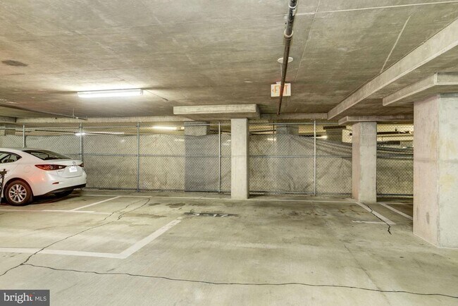 Building Photo - 851 N Glebe Rd