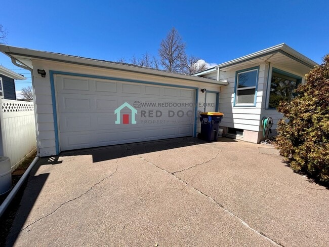 Building Photo - 5-bedroom, 2-bathroom house offers the perfect blend of comfort and functionality