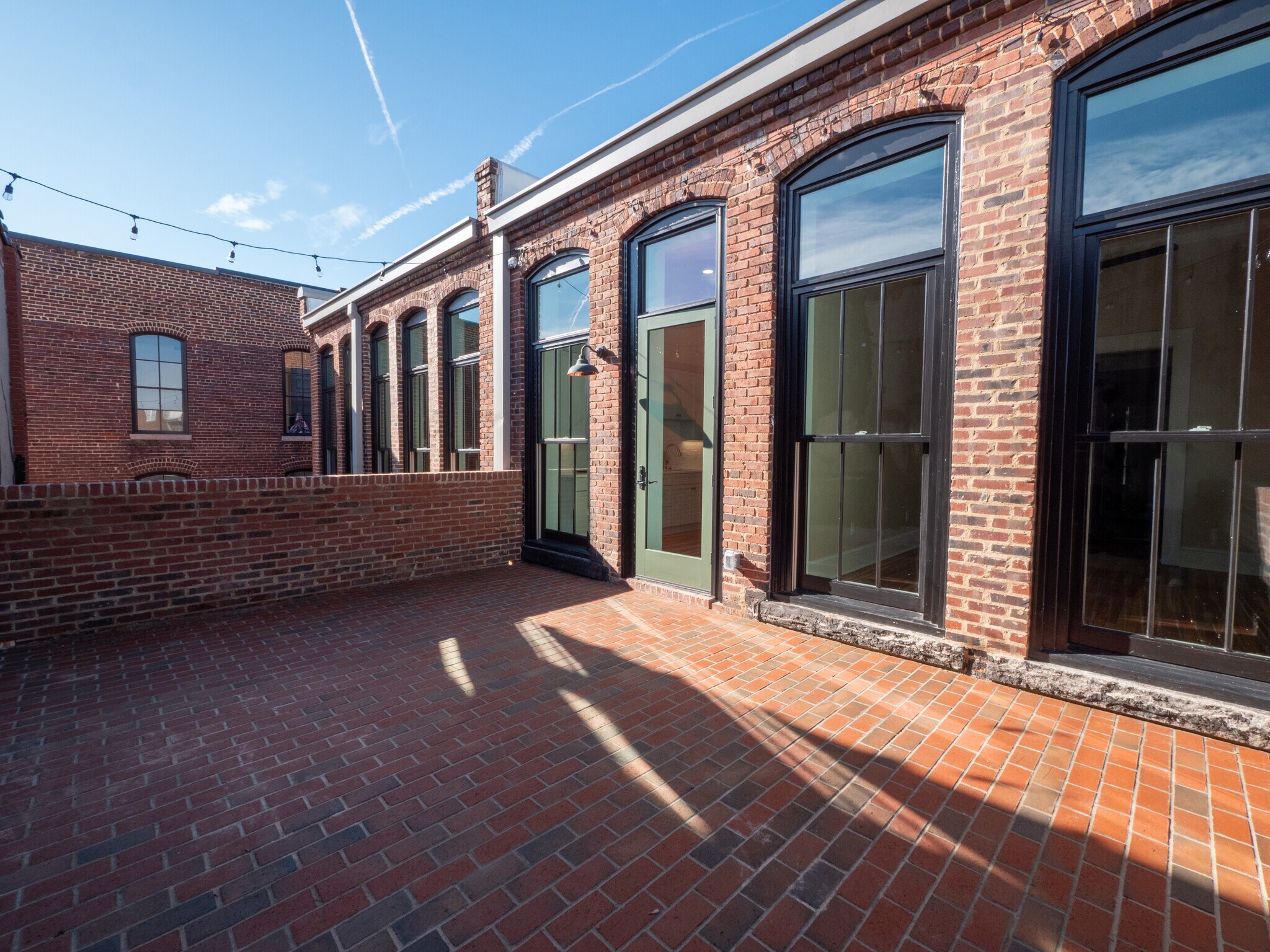 Building Photo - 121 N Main St