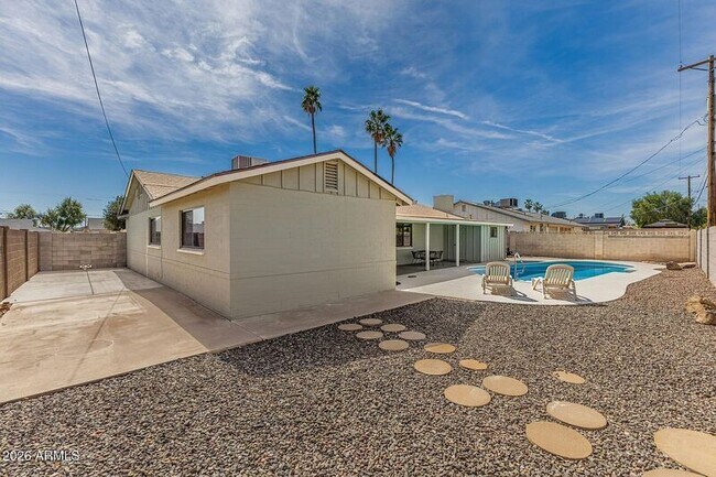 Building Photo - 220 E McKinley St