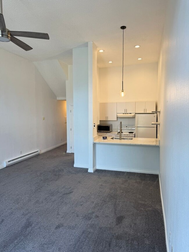 Building Photo - 1Bd/1Ba Mercer Island Condo