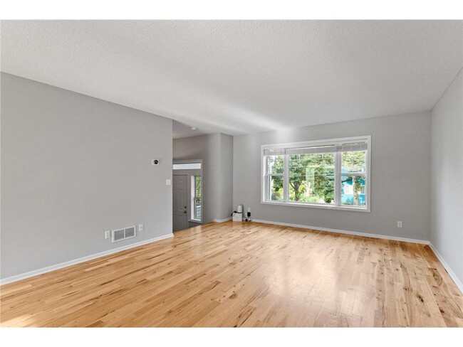 Building Photo - 1809 3rd St NE