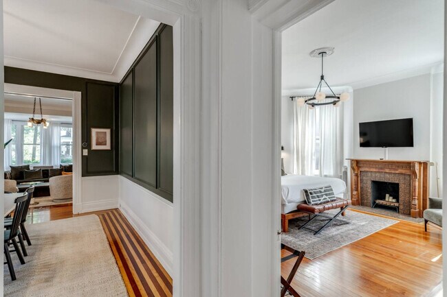 Building Photo - 351 Thrall St