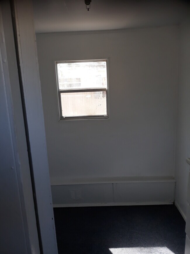 Building Photo - 5355 New Kings Rd