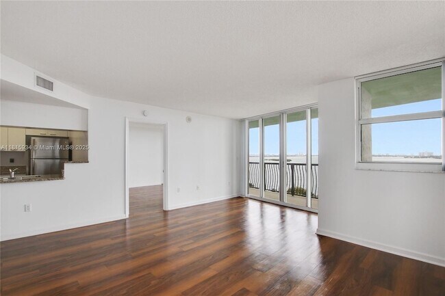Building Photo - 1756 N Bayshore Dr