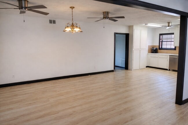 Building Photo - 5315 Bayway Dr