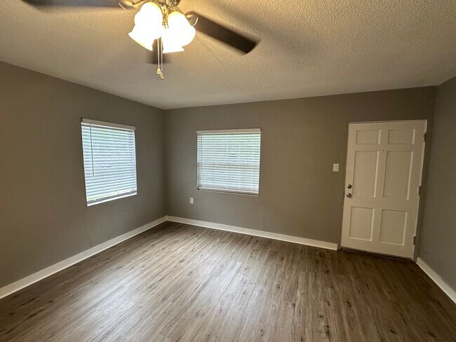 Building Photo - 1207 Bay Ave