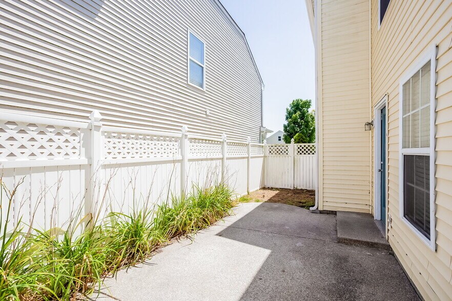 Building Photo - 12688 Justice Crossing