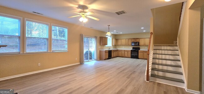 Building Photo - 11 Brookview Dr