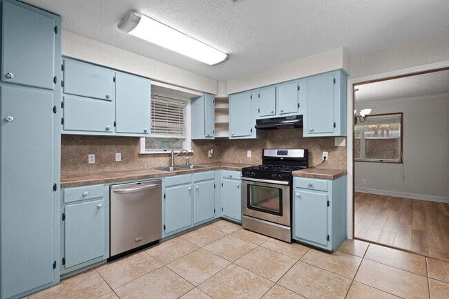 Building Photo - 8598 Cornell Dr