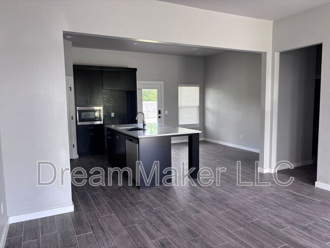 Building Photo - 993 Flowers Dr