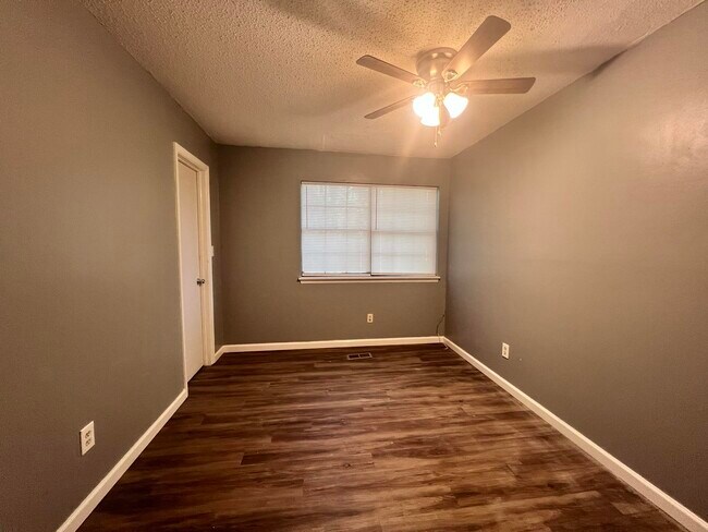 Building Photo - 1233 Chee Ln