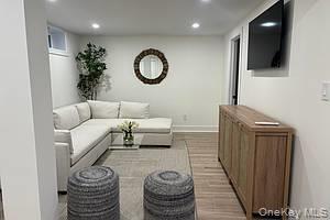 Building Photo - 4 Carriage Ln