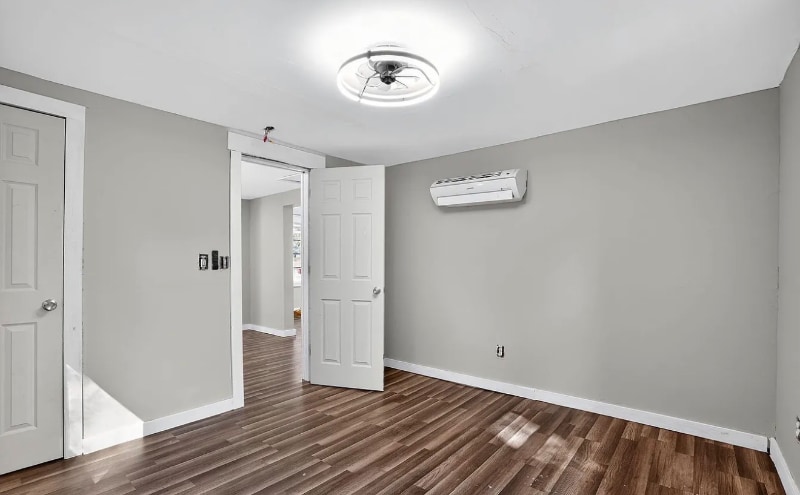 Building Photo - 306 7th St E